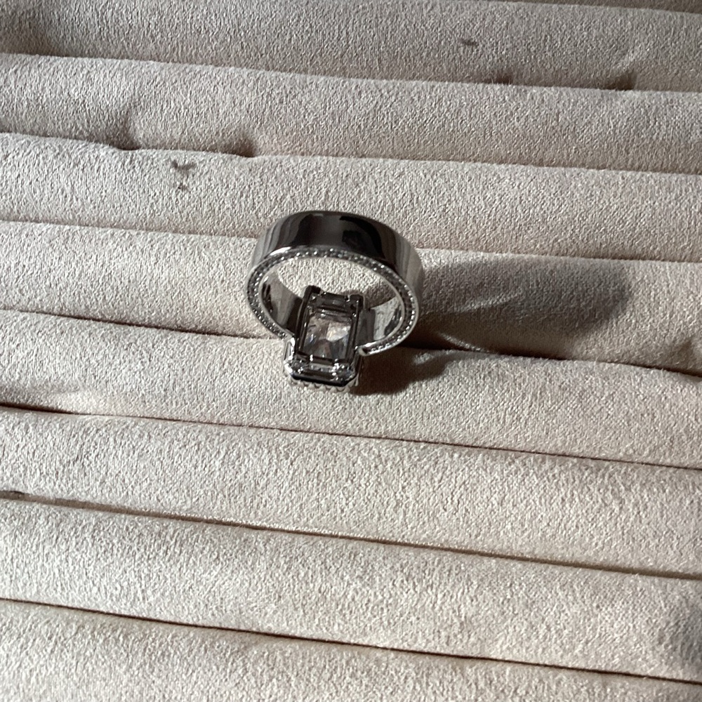 Elegant Diamond Simulated Silver Marquise Cut Ring - Picture 3 of 3